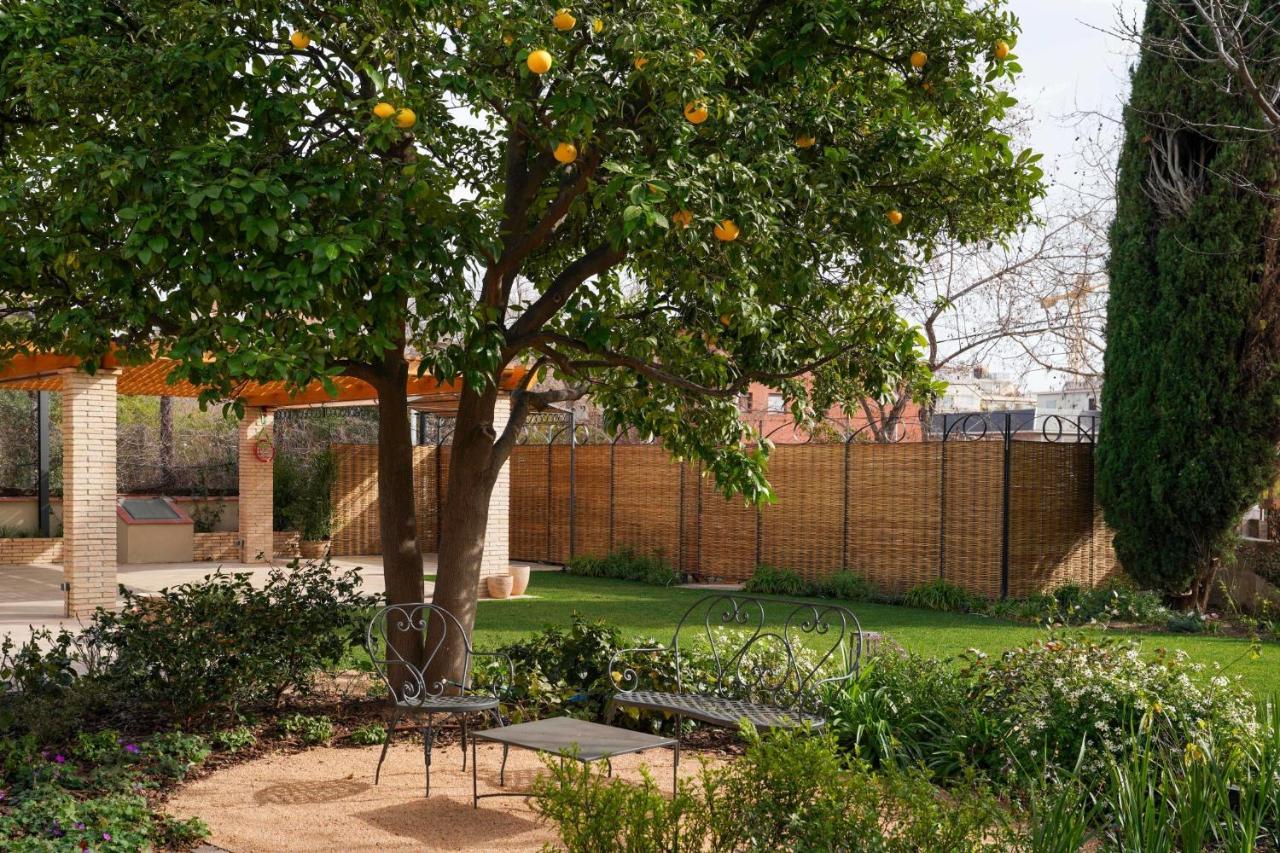 Hotel Boutique Mirlo 바르셀로나 외부 사진 The garden of the museum