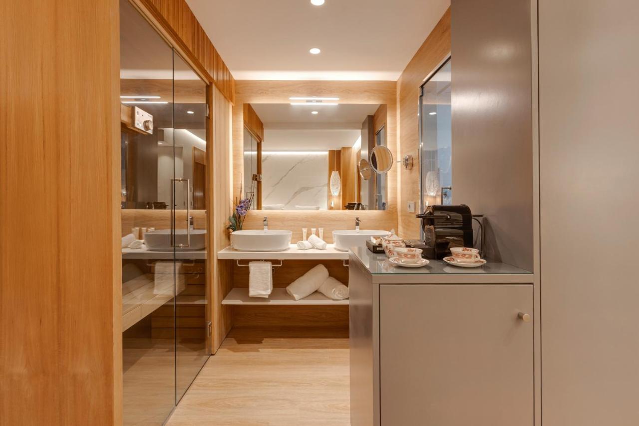 Hotel Boutique Mirlo 바르셀로나 외부 사진 A bathroom in a hotel room